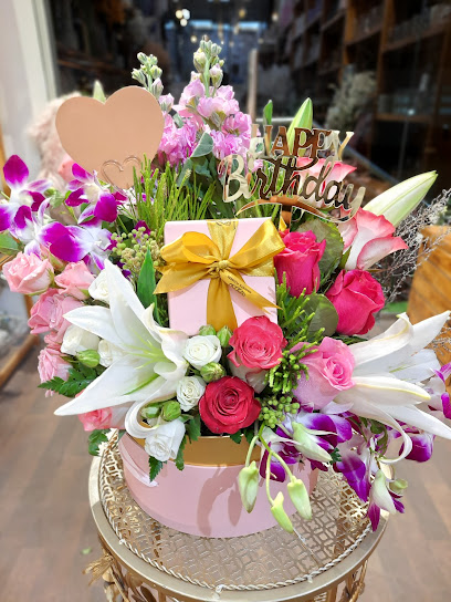 Magenta Flowers زهور الأرجوان - Oman|Muscat|Sayh Al Malih St|JGC2+5C6