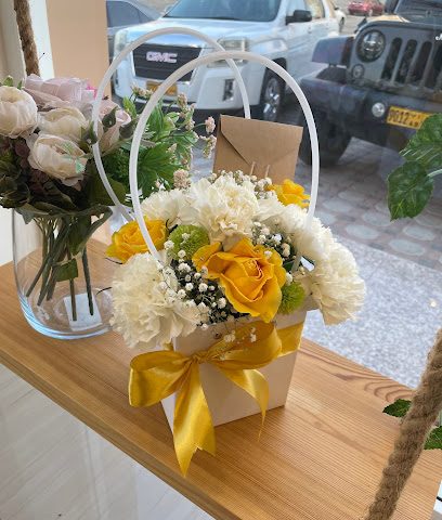 The golden rose - Seeb - +968 9402 1227
