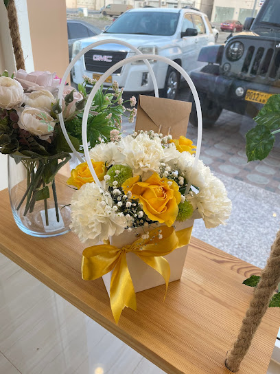 The golden rose - Oman|Seeb|الخوض السادسة خلف جامع الجلندى بن ماجد بالقرب من دوار جامعة السلطان قابوس، السيب‎،، السيب‎،|J524+28W