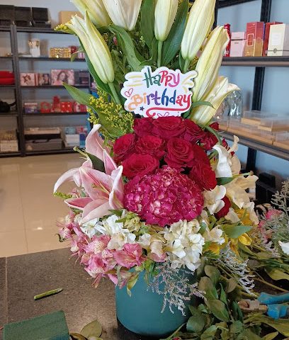 Roses & Gifts Corner - Al Amarat - +968 9400 9088