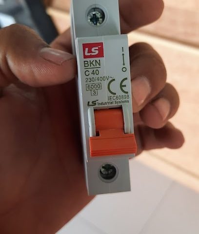 شركة الكيومي للتجارة والكهرباء - Sohar - +968 26 752081