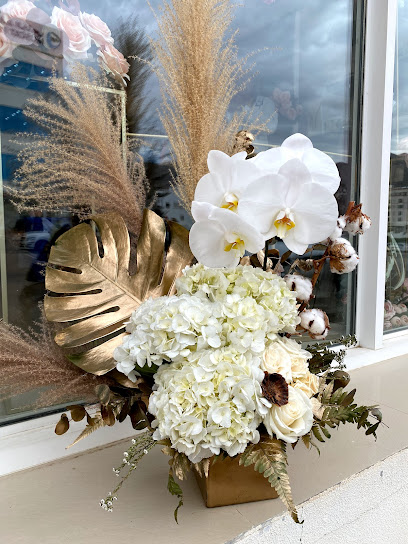 Flourish (with n dot interiors) - Oman|Muscat|شارع المعرفة|Sultan Qaboos St