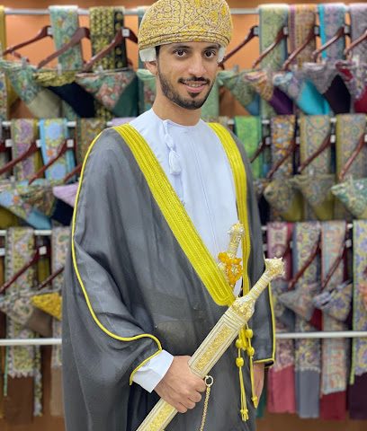 دار الشموخ موقعنا : ولاية منح ، مقابل جامع السلطان قابوس - ولاية منح، - +968 9800 6224